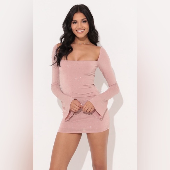 Lucy In The Sky Belle Sleeve Dress - Picture 2 of 5